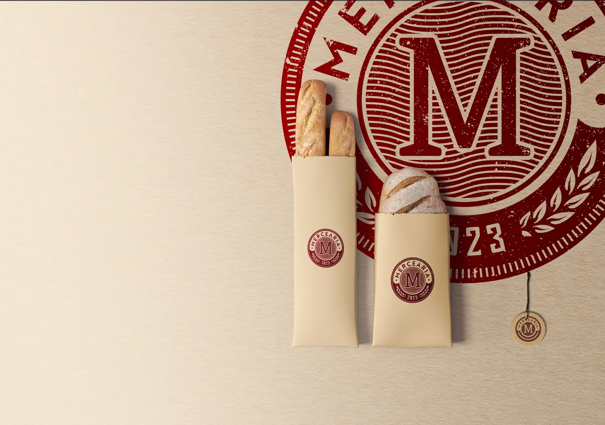 Embalagens de pão em papel kraft com o selo da Mercearia