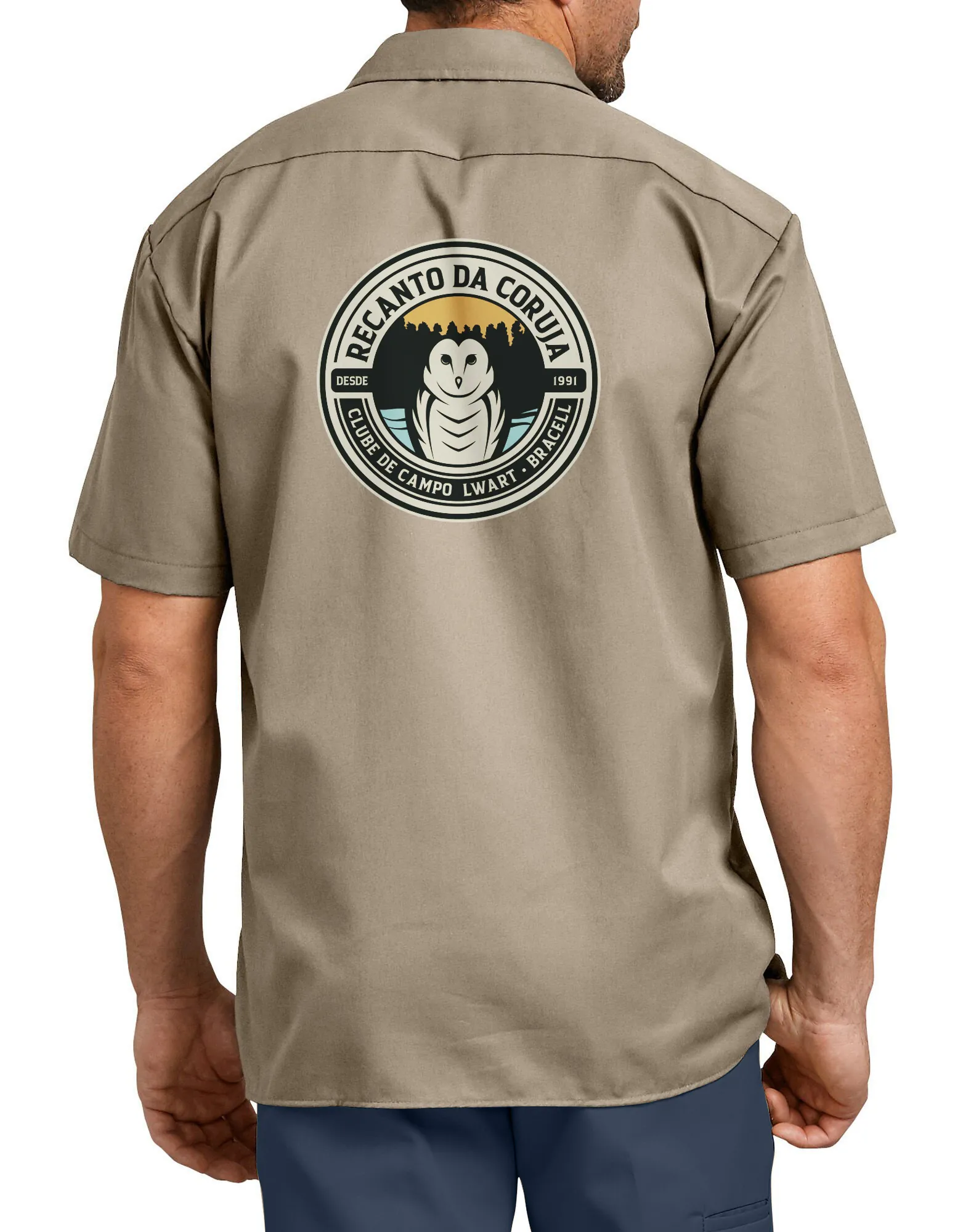 Camisa de equipe com o selo nas costas